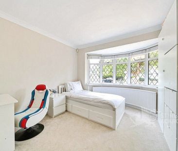 Green Lane, Chertsey, Surrey, KT16 9QR - Photo 5