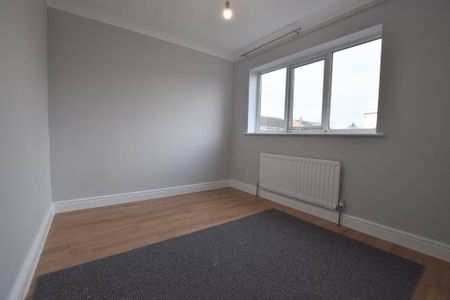 2 bedroom maisonette to rent - Photo 2