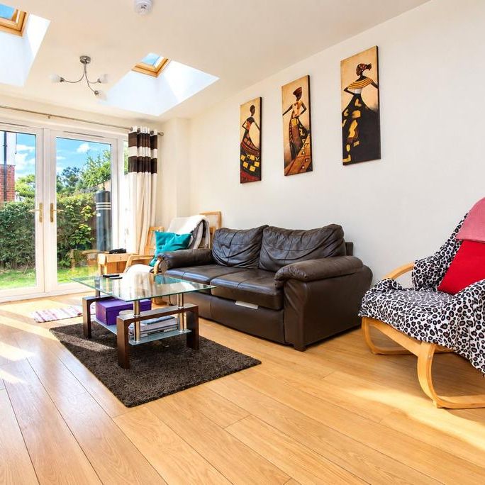 6 bedroom semi-detached house to rent - Photo 1
