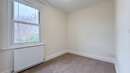 Priors Wood Road, Hertford Heath - Photo 3