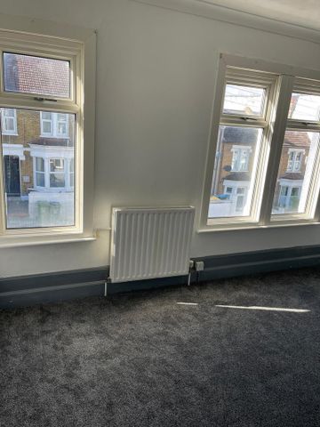 3 bedroom block of apartments to rent - Photo 5