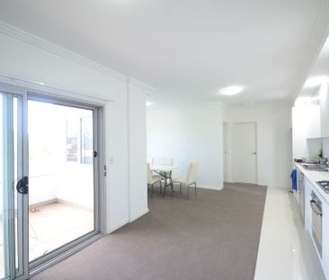 Light Filled 1 Bedroom Unit&excl; Walk to the Station&excl; - Photo 1