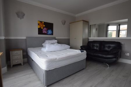 House share to rent - Photo 2