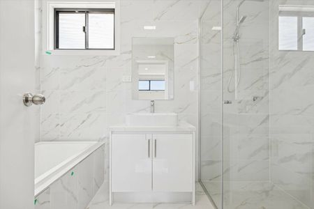 Brand-New Designer Chic Near Amenities - Photo 4