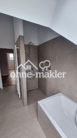 Erstbezug 3,5-Zimmer Dachgeschosswohnung mit wunderschöner Aussicht - Foto 5