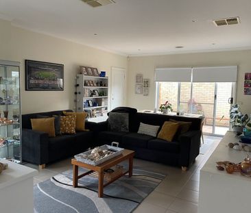 COSY AND COMFORTABLE! - Photo 3