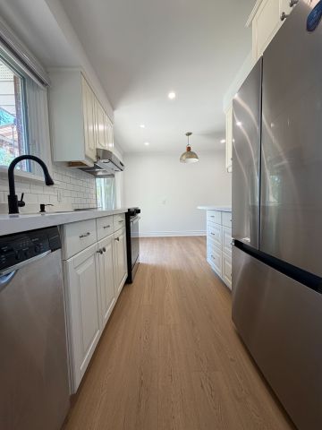 For Lease - 414 Third Line, Oakville, Ontario - Photo 3