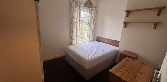 Newnham Road, Coventry - - Photo 2