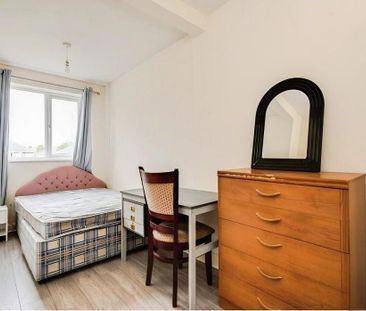 6 bedroom semi-detached house to rent - Photo 2