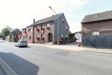 Schöne Maisonettewohnung mit eigenem kleinen Terrassenbereich - Photo 2