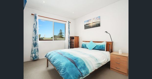 Light Filled Beachside Apartment - Photo 1