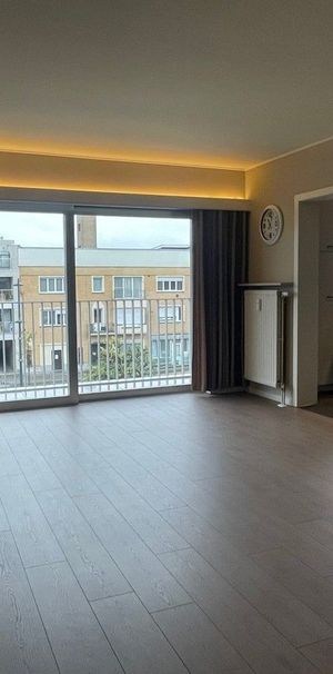 Appartement te huur in Harelbeke voor € 800 met 2 slaapkamers - Photo 1