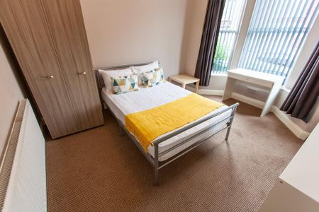 4 bedroom terraced house to rent - Photo 5