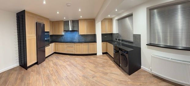 3 Bed Semi-Detached House, London, N13 - Photo 1