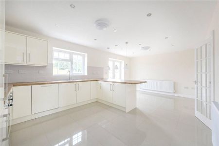 4 bedroom detached house to rent - Photo 3