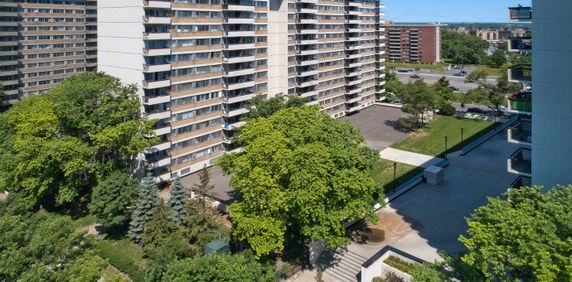 135 - 105 - 135 Boulevard Deguire, Saint-Laurent - Photo 2