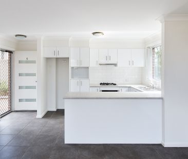 2/5 King Street, Birmingham Gardens NSW 2287 - Townhouse For Rent |... - Photo 2