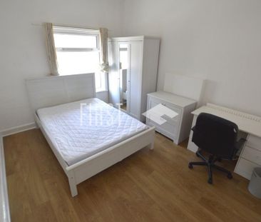 4 bedroom flat to rent - Photo 1