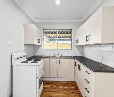 PERFECT COASTAL LIVING WALKING DISTANCE TO THE LAKE! - Photo 4