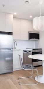 ✨ Loft meublé à louer – Bishop Embassy (Centre-ville de MTL) ✨ - Photo 3