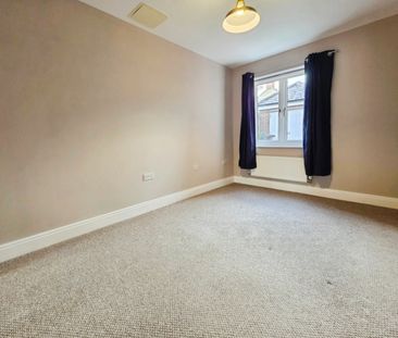 2 bedroom Flat To Let - Photo 3