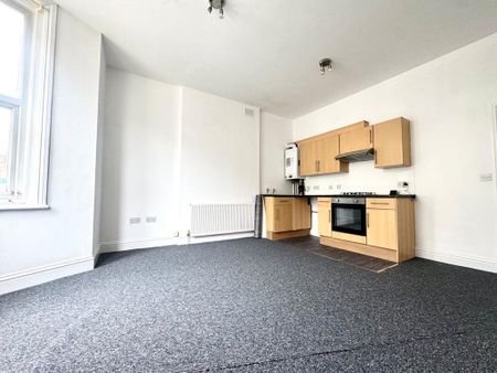 2 bedroom flat to rent - Photo 2