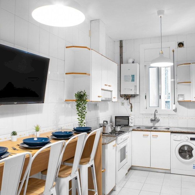 Room with access to interior patio in Barcelona - Photo 1