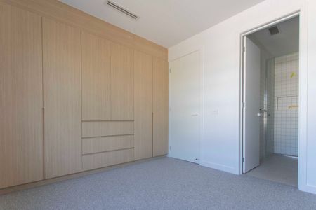 Architecturally crafted townhouse - Photo 3