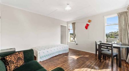 Rent includes water - Photo 4