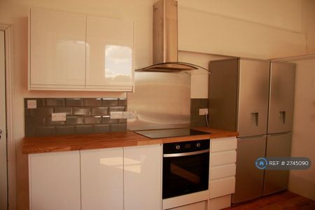 1 bedroom in a house share to rent - Photo 5