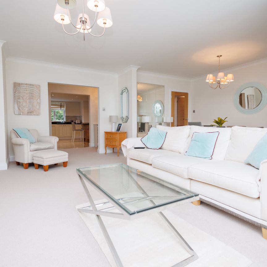 2 bed flat to rent in Brudenell Road, Poole, BH13 - Photo 1