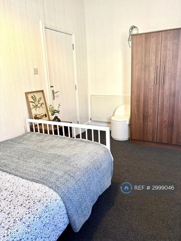 1 bedroom in a house share to rent - Photo 3