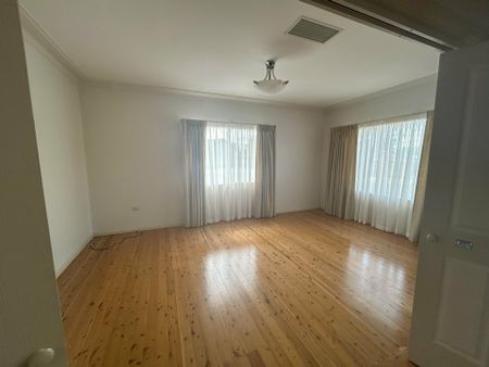 4-Bedroom Family Home in South Tamworth – Modern Living with Plenty of Space - Photo 2