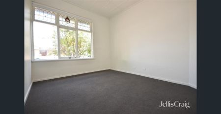 Home In super central location! - Photo 5
