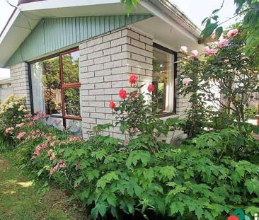 Wonderful Private Peaceful 3 Bedroom Home with Delightful Garden - Photo 1