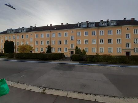 Ideale Starterwohnung mit Loggia mit Blick ins Grüne im 1. Stock **kein Lift** - Foto 4