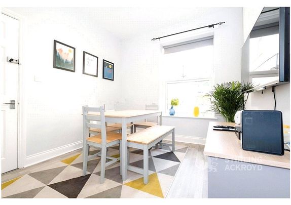 1 bedroom in a house share to rent - Photo 1