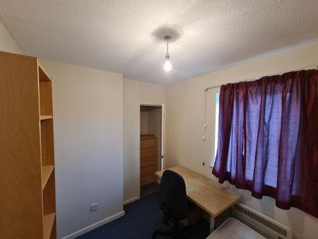 3 bedroom apartment to rent - Photo 3
