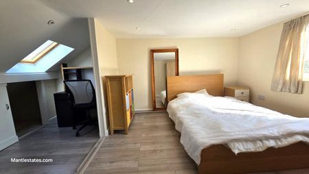 5 bedroom semi-detached house to rent - Photo 2