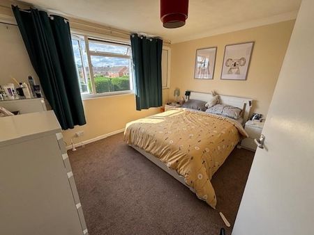 Briarleas Gardens, Upminster, RM14 - Photo 3