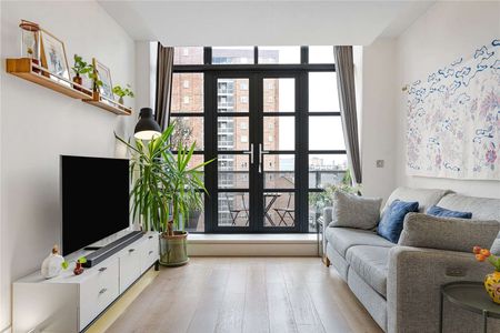 Two-bedroom, two-bathroom loft-style apartment set within a modern warehouse conversion in the heart of Hackney, with skyline views and a private balcony. - Photo 5