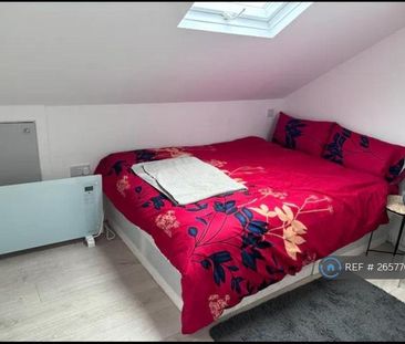 Studio to rent - Photo 2