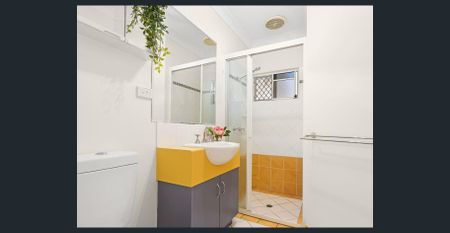 Charming 1-Bedroom Unit in the Heart of Palm Cove - Photo 3