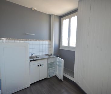 Location Appartement 2 pièces 45m² CHOLET 49300 - Photo 2