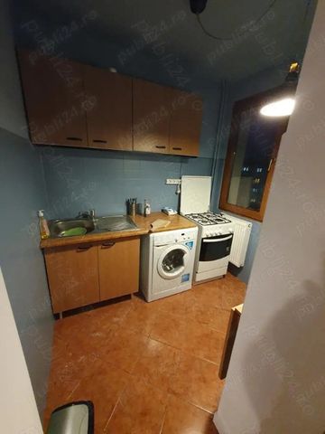 Dristor la metrou etaj 8 - Fotografie 4