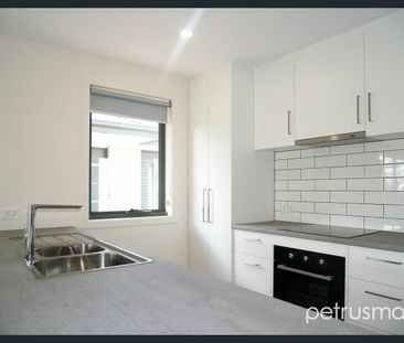 Contemporary Family Home - Photo 5