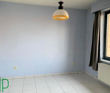 Ruim twee-slaapkamerappartement met terras en autostaanplaats in he... - Photo 3