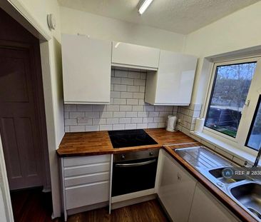 2 bedroom maisonette to rent - Photo 5