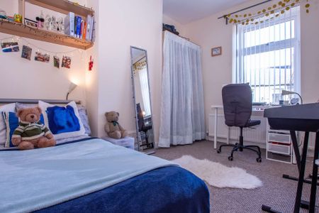 Great location for all universities! - Photo 4