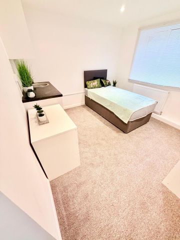 5 bedroom house of multiple occupation to rent - Photo 3